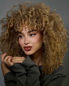 Curly Blonde Hair Black Women, Blonde Curly Hair Black Women, 3c Curly Hair, Curly Hair Model, Hair Photoshoot, Blonde Afro