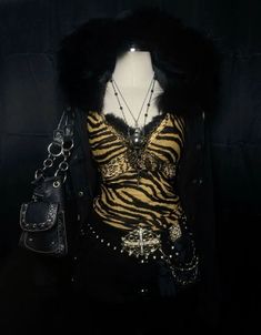 Y2k Inspo Outfits, Outfit Idea Y2k, 2000s Gyaru, Rokku Gyaru, Y2k Leopard Print, Leopard Outfit, Y2k Inspo, Glam Y2k