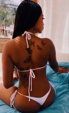 Butterfly On The Back Tattoo, Backtattoos Back Pieces Black Women, Baddie Tattoo Ideas Quotes, Tattoos For Black Skin Thigh, Collarbone Tattoos Black Women, Spine Tattoos For Women Scorpio, Baddie Side Tattoos, Spine Tattoos Baddie, Spine And Back Tattoos For Women