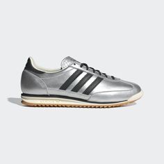 First released in 1972, the adidas SL 72 shoes featured a lightweight build that revolutionized running. This pair keeps the same slender silhouette and low-profile cut and adds a high-shine metallic finish to the leather upper. An EVA midsole keep you comfortable on your feet no matter where the day takes you. Silver Adidas, Eras Outfit, Adidas Sl 72, Silver Outfits, Shoes Silver, Adidas Shop, Swag Shoes, Silver Shoes, Dream Shoes