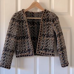 New Never Worn. Cropped Tweed Jacket, Great For Dress Up Or Down. 40% Wool 40% Polyester 20% Linen. Size Is Xs/S. Chic Brown Tweed Blazer, Brown Tweed Outerwear For Spring, Spring Brown Tweed Outerwear, Chic Brown Tweed Jacket, Tweed Jacket, Blazer Suit, Black And Brown, Suit Jacket, Jackets For Women