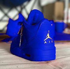 Shoe Customs, Sepatu Air Jordan, Jordan Custom, Customize Shoes, Jordan Shoes For Kids, Nike Shoes Blue, Nike Shoes Women Fashion, White Nike Shoes, Nike Fashion Shoes