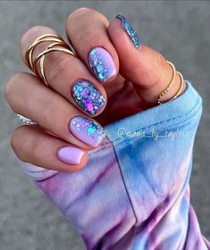 Metallic Manicure Ideas, Short Nails Ideas Shellac, Hombre Dipped Nails, Gel Dip Powder Nails, Gel Powder Nails Designs Summer, Powdered Nails Dipping, Multi Colored Heart Nails, Nail Designs Gender Reveal, Glitter Vacation Nails