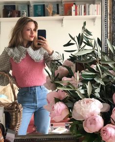 Ootd Mirror Selfie, Camille Yolaine, Ootd Mirror, Pink Ootd, Romantic Academia, Parisian Women, Urban Outfitters Clothes, Clothing Outfit Ideas, Tumblr Outfits