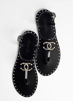 Kasut Wanita, Chanel 2017, Chanel Flats, Latest Handbags, Fab Shoes, Chanel Official Website, Vintage Mode, Casual Shoe