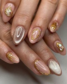 Natural Nail With Gold Design, Gold Fairy Nails, 3d Gold Chrome Nails, Gold Velvet Nails, Overlay Nails Natural, Gold 3d Nails, Chrome Gold Nails, Gold Chrome Nails Designs, Velvet Nails Design