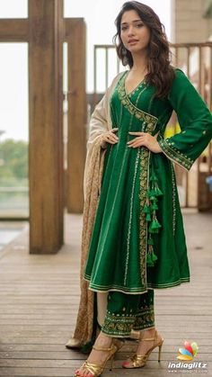 Kurti Designs Party Wear, Kurta Designs Women, Party Kleidung, Simple Pakistani Dresses, Boutique Dress Designs, Party Wear Indian Dresses, Fancy Dress Design