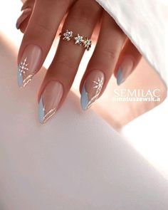 Snowflake Nail Design, Christmas Gel Nails, Snowflake Nails, Festival Nails, Xmas Nails, Chic Nails, Cute Acrylic Nails