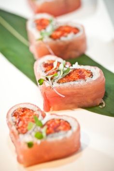 sushi is arranged in the shape of hearts on a plate