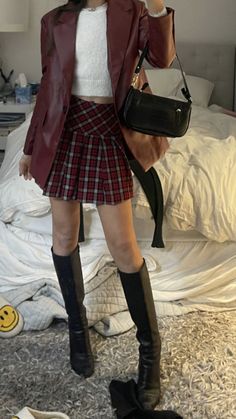 Maroon Skirt Outfit Winter, Red Academia Outfit, Dark Red Outfit, Dark Red Skirt, Burgundy Outfit, Monochrome Fashion, Leather Jacket Outfits, Girly Outfits, Cherry Red