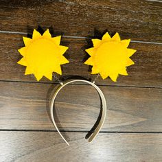 Handmade felt sunshine on a head bopper. Headband will be black, other color options upon request. One Size Adjustable Yellow Headband Costume Hat, Sunshine Costume, Sunshine Weather, Headband Costume, Costume Hats, Handmade Felt, Other Colors, Costume Accessories, Color Options