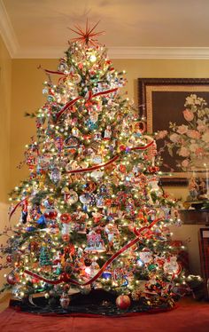 a decorated christmas tree in a living room