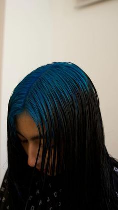 Colored Roots Hair, Blue Ghost Roots, Root Hair Dye, Dyed Roots On Black Hair, Colored Roots With Black Hair, Coloured Roots, Ghost Roots Hair, Dyed Roots, Ghost Roots