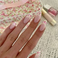 Lolíta Nails, Loveshackfancy Nails, Coquette Summer Nails, Laufey Nails, Cute Girly Nails, Beach Themed Nails, Girly Nails, Teen Nails, Coquette Nails