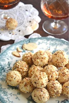 These white chocolate toasted almond truffles are flavored with Amaretto, along with a dose of almond extract, and then coated in toasted almonds! #recipe #easy #whitechocolate #amaretto #ganache #dessert #holidays #candy #almonds Elegant Holiday Desserts, Almond Truffles, Truffle Recipe Christmas, Sweet Truffles, Perfect Christmas Dessert, The View From Great Island, Christmas Truffles, Small Treats, Cookies Bars