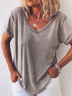 Light Gray V-neck Solid Casual Short Sleeve T-shirt Mini Robes, Maxi Robes, Graphic Tops, Blue White And Black, Boho Stil, Online Tops, Casual T Shirt, Solid Tops, Looks Style