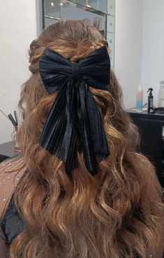 BOW-tiful bridesmaid vibes: adding a touch of charm to every twist & curl for your bridal party look💁‍♀️🎀
.
.
.
.
 #BridesmaidBeauty #bridesmaid #nolabride #bridalpartyhairstyle #specialoccasionstyle #halfuphairstyle #bows #bowaccessory #bridalpartyperfection #nolaboutique #nolasalon #aluxebridalshow #beautifulhair #top200salon #salontoday #meetyourstylist #salonsanity #weddingfriday #weddinghair
📸 @laceyb_sanitystylist Twist Curls, Bridal Party Hair, Bow Accessories, Half Up Hair, Party Looks, Bridal Party, Wedding Hairstyles