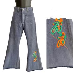 "Wonderful 1970s Jeans by Ely. With a high waist and bell bottoms, these jeans also feature a stitch detail in one of the legs of 2 Cyclists, in orange and green. It has square front and back pockets. Front snap button with the Brand Ely, as well as a front metal zipper. In good vintage condition without rips. It has a stain at the back of one of the legs, not very noticeable. Estimated size W26. Measurements: Waist 26\" Rise: 11\" Inseam 29.5\" Hips: 34\" Most of the pieces we offer are vintage or antique and have been pre-loved. They will sometimes have some wear as they are at least 20 years old. Please examine and zoom in on the photographs carefully as they are part of the description and let us know if you would like more pictures and information. COMBINED SHIPPING: If you are intere Green Wide Leg Retro Jeans, Retro Green Wide Leg Jeans, Vintage Green Wide Leg Jeans, 1970s Style Denim Bottoms, 1970s High Rise Denim Bottoms, 1970s Wide Leg Denim Jeans, 1970s Fitted Denim Bottoms, Bell Bottoms Jeans, 1970s Jeans