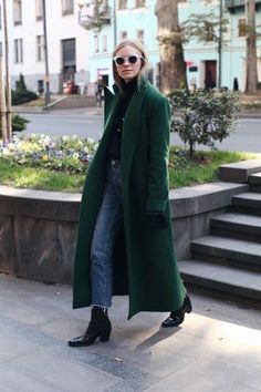 20 Winter Coats every fashionista wants in her Winter wardrobe Rag And Bone Rover Boot Outfit, Green Duster Outfit, Green Coat Outfit, Mantel Outfit, Cute Winter Coats, Fall Fashion Coats, Style Parisienne, Oversized Coat, Winter Trends