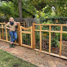 a woman standing next to a wooden fence with plants growing in it and the caption reads, potator potgerblog - ok oklahoma