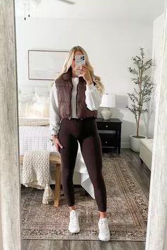 Womens Fall Leggings Outfits, Brown Activewear Outfit, Cute Athleisure Outfits Fall, Casual Winter Outfits With Leggings, Fall And Winter Clothes, Fall Athletic Outfits Casual, Hunted House Outfit, Cold Weather Dressy Outfits, Fall Outfit Ideas For Women Casual