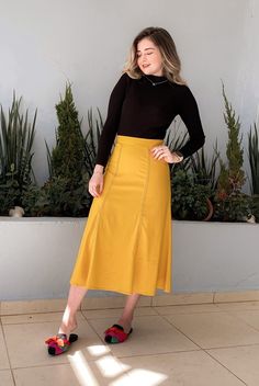 Saia Midi Fernanda Evasê - Zandara Store Beautiful Casual Dresses, Footwear Design Women, Party Wear Dresses, College Outfits, Skirt Outfits, Dress Codes, Hijab Fashion, Party Wear, Favorite Outfit