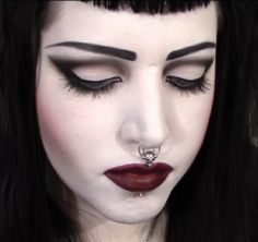 Hooded Eye Makeup Goth, Easy Goth Makeup Hooded Eyes, Goth Make Up Hooded Eyes, Corporate Goth Makeup, Cabaret Goth, Beginner Trad Goth Makeup, Cabaret Makeup, Trad Goth Makeup Hooded Eyes, Swag Makeup