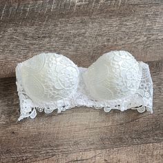 Brand New, Never Worn. Push Up And Strapless Fit. Could Also Work As A Top. Strapless White Bra, Summer Strapless Lace Bra, White Strapless Summer Bra, Elegant White Strapless Bra, White Lace Bandeau Tube Top, White Strapless Bra, White Strapless Bra-friendly Tops, White Stretch Push-up Bra, Lace Strapless