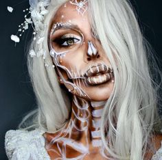 It’s that time of the year again- the weather’s cooling down, the leaves are falling, and our favorite holiday is back. Fete Emo, Creative Halloween Makeup, Fantasy Make-up, Creepy Halloween Makeup, Skeleton Makeup