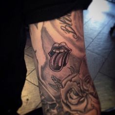 the rolling stones tattoo on someone's leg