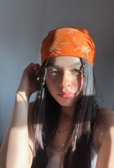 Straight Hair With Bandana, Summer Hair Bandana, Bandana Accessory Ideas, Bandana Outfit Aesthetic, Foto Poses, Bandana Hairstyles, 가을 패션