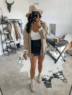 Corduroy Shacket Outfit, Boho Fall Style, Boots And Skirt Outfit, Black Leather Skirt Outfit, Leather Mini Skirt Outfit, Black Mini Skirt Outfit, Skirt Outfit Fall, Shacket Outfit, Corduroy Shacket