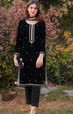 Black Shalwar Kameez For Women, Velvet Kurtis Design, Designing Dress, Kurti Pants, Luxury Pret, Designer Party Dresses