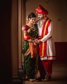 Marathi Wedding Photos, Maharashtra Wedding Couple Pose, Marathi Wedding Couple Poses, Marathi Couple Photo, Vaidik Marriage, Maharashtrian Wedding Couple Poses, Marathi Wedding Photography, Maharashtra Wedding Couple