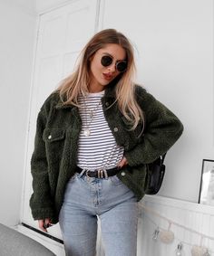 Seasonal Outfits, Street Style 2018, Trendy Jackets, Winter Lookbook, A Jacket, Outfit Trends, Mode Inspo, Winter Jackets Women, Fall Street Style