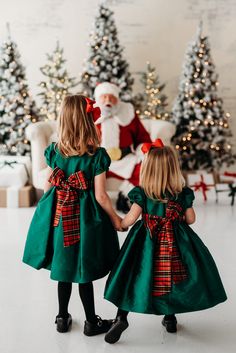 Santa Claus Photography, Santa Photography, Preppy Kids Outfits, Christmas Fashion Outfits, Santa Claus Photos, Santa Claus Outfit, Santa Mini, The Santa Claus, Mini Photo Sessions