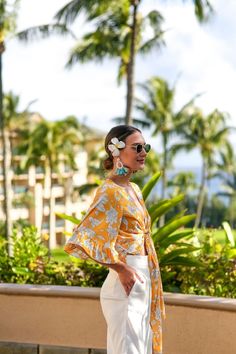 Resort Casual Attire Women, Tropical Party Outfit, Luau Party Outfit, Hawaiian Party Outfit, White Linen Pant, Hawaiian Outfit Women, White Linen Pants Outfit, Luau Outfits, Popular Clothing Brands