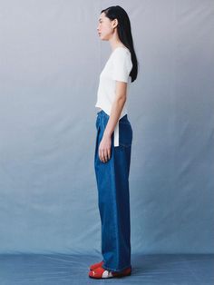 This product takes a fresh approach to denim with a semi-wide leg that captures a blend of classic style and modern comfort. The design provides a versatile foundation for a variety of looks, from casual days out to more polished ensembles. With a focus on ease of wear, these pants feature a comfortable cut that doesn't sacrifice on style. - The semi-wide leg silhouette offers a contemporary twist on the traditional denim look.- Constructed for comfort, these pants come with a relaxed fit through the hips and thighs.- They feature classic denim detailing such as contrast stitching and a five-pocket design.- Designed to be a staple in any wardrobe, they pair well with both fitted tops for contrast or oversized sweaters for a cozy vibe. Modern Jeans For Everyday Summer Wear, Modern Cropped Leg Pants For Everyday, Modern Cropped Pants For Everyday, Modern Relaxed Fit Cropped Leg Flare Jeans, Modern Relaxed Fit Cropped Flare Jeans, Modern Dark Wash Summer Jeans, Classic Wide-leg Spring Jeans, Modern Relaxed Fit Jeans, Classic Wide-leg Jeans For Spring