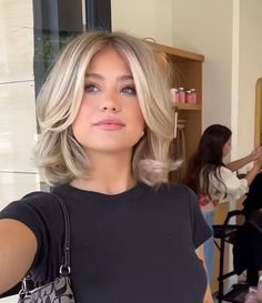 Long Bob Thick Hair Wavy, Medium Length Haircut Blowout, Old Money Shoulder Length Hair, Haircut Inspiration Mid Length, Blonde Hair Inspiration, Short Hair Haircuts, Good Hair Day