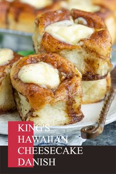 some kind of dessert on a plate with the words king's hawaiian cheesecake danish