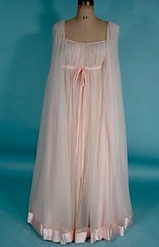 Sheer Satin :) Pretty Lingerie, Moda Vintage, Beautiful Lingerie, Mode Vintage, Mode Inspiration, A Dress