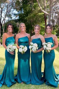 the bridesmaids are all dressed in green dresses and bouquets for their wedding