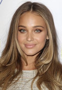 Light Golden Brunette Hair, Golden Blonde Brown Balayage, Dark Blonde Golden Hair, Short Blonde Hair Inspo Summer, Dark Blonde Hair Green Eyes, Golden Beige Hair, Brown Hair Golden Highlights, Brown Hair With Golden Highlights, Golden Dark Blonde Hair