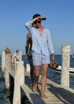 Blue Beach Outfit Men, Old Money Swimwear Men, Mens Italy Vacation Outfits, Vacation Outfits Aesthetic, European Spring Outfits, Parisian Summer Outfits, Spring Travel Outfits, Mens Vacation Outfits, London Outfit Ideas