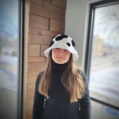 ❤️Introducing my adorable Plush Cow Hat, perfect for anyone who loves unique and quirky accessories! This Crochet Cow Bucket Hat features a charming cow design that is sure to turn heads. Handmade with love, this cozy hat is suitable for teens, kids, and adults alike. It makes a wonderful gift idea for Christmas, birthdays, or any other holiday celebration. Stand out from the crowd with this cute and cozy cow hat! If you want to see more, please click here https://buytobehappy.etsy.com.  🏆 Prem Bucket Hat Tutorial, Crochet Pattern Cow, Cow Bucket Hat, Start Crocheting, Cow Hat, Hat Tutorial, Cow Design, Crochet Cow, Crochet Bucket Hat