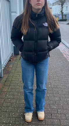 North Face Black Jacket Outfit, Cute North Face Jacket, Puffer Outfits For Women, Northface Jacket Outfits, Puffer Jacket Outfit Aesthetic, Outfits With Puffer Jackets, Black Puffer Outfit, Long Puffer Jacket Outfit