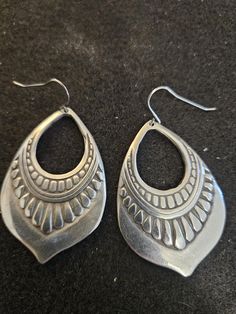 Beautiful Hand-made Pewter Boho style earrings. Very classy and elegant. Nickel-free Bohemian Pewter Jewelry, Bohemian Gray Dangle Earrings, Bohemian Nickel-free Silver Earrings, Cheap Bohemian Nickel-free Chandelier Earrings, Bohemian Dangle Nickel-free Earrings, Classy And Elegant, Boho Style Earrings, Cute Diys, Style Earrings