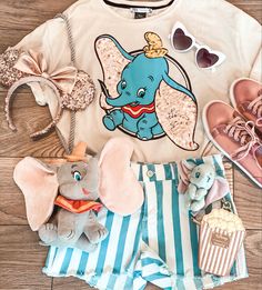 Dumbo Shirt Ideas, Dumbo Disney Outfit, Dumbo Inspired Outfit, Stony Clover Disney, Disney World Outfits Family, Dumbo Disneybound, Dumbo Outfit, Disney Bonding, Disneyland Christmas Outfit