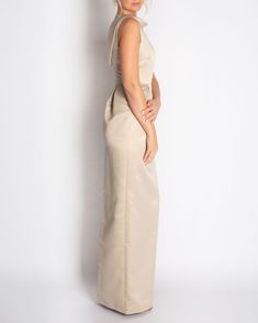 A classic silhouette made in a luxe satin material with a natural sheen makes for one of our most popular designs for Mothers of the Bride/Groom & Bridesmaids. Featuring a rolled collar detail on the front neck, draping down the back to a bra-friendly "V". The waist-line sitting at the natural waist with box pleats makes for the most flattering curve. Step into something timeless that will stay in style long after the vows have been said, so you know you'll look good and feel secure on the big d Bra Strap Holder, 60s Look, Rolled Collar, Bra Strap, Body Curves, Popular Designs, Color Swatch, Pink Champagne, Stretch Satin