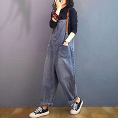 Loose Overalls Outfit, Japanese Overalls, Loose Overalls, Button Jeans, Harem Jumpsuits, Spring Denim, Overalls Outfit, Stylish Jumpsuit, Baggy Style